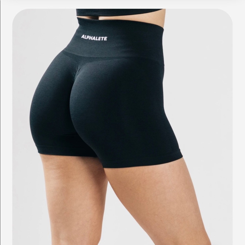 Alphalete Amplify short black